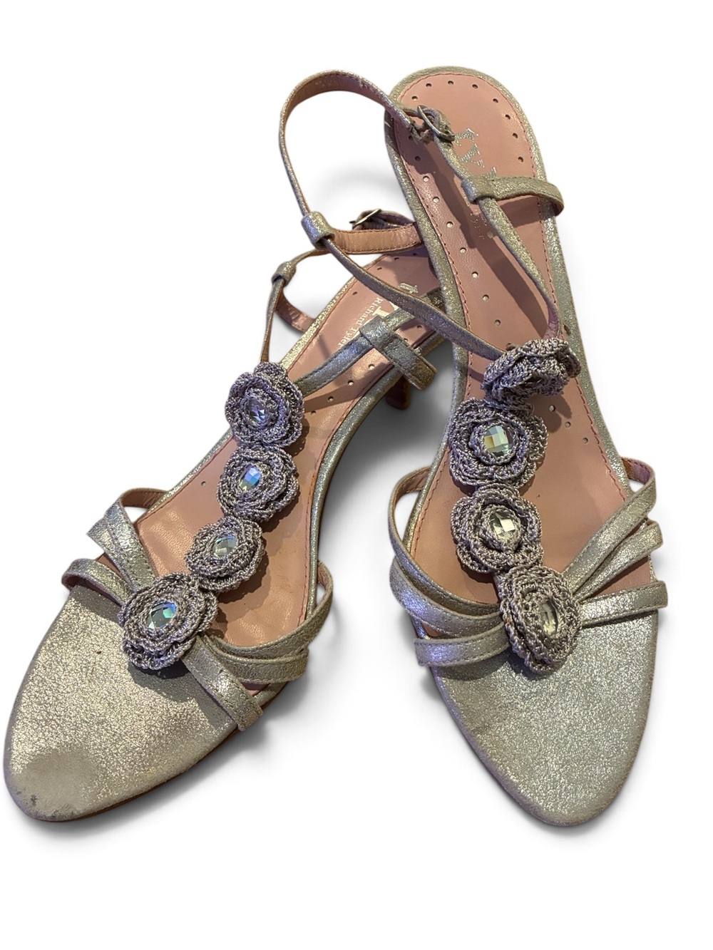 Richard Tyler delicate leather t-stap crocheted flowers sandals, crystals 9.5